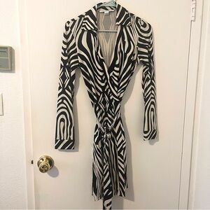 Diane Von Furstenberg Wrap Dress black & white Size 4